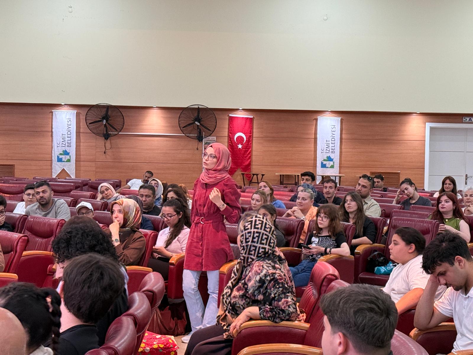 Izmit'te gençlere Üretken Yapay Zeka semineri (5)
