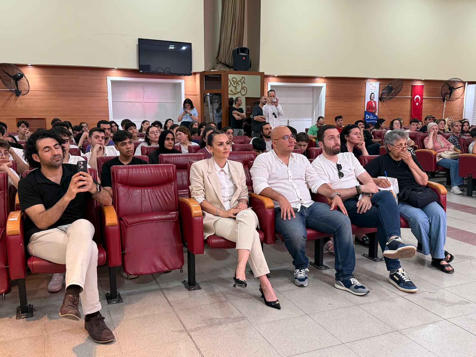 Izmit'te gençlere Üretken Yapay Zeka semineri (6)