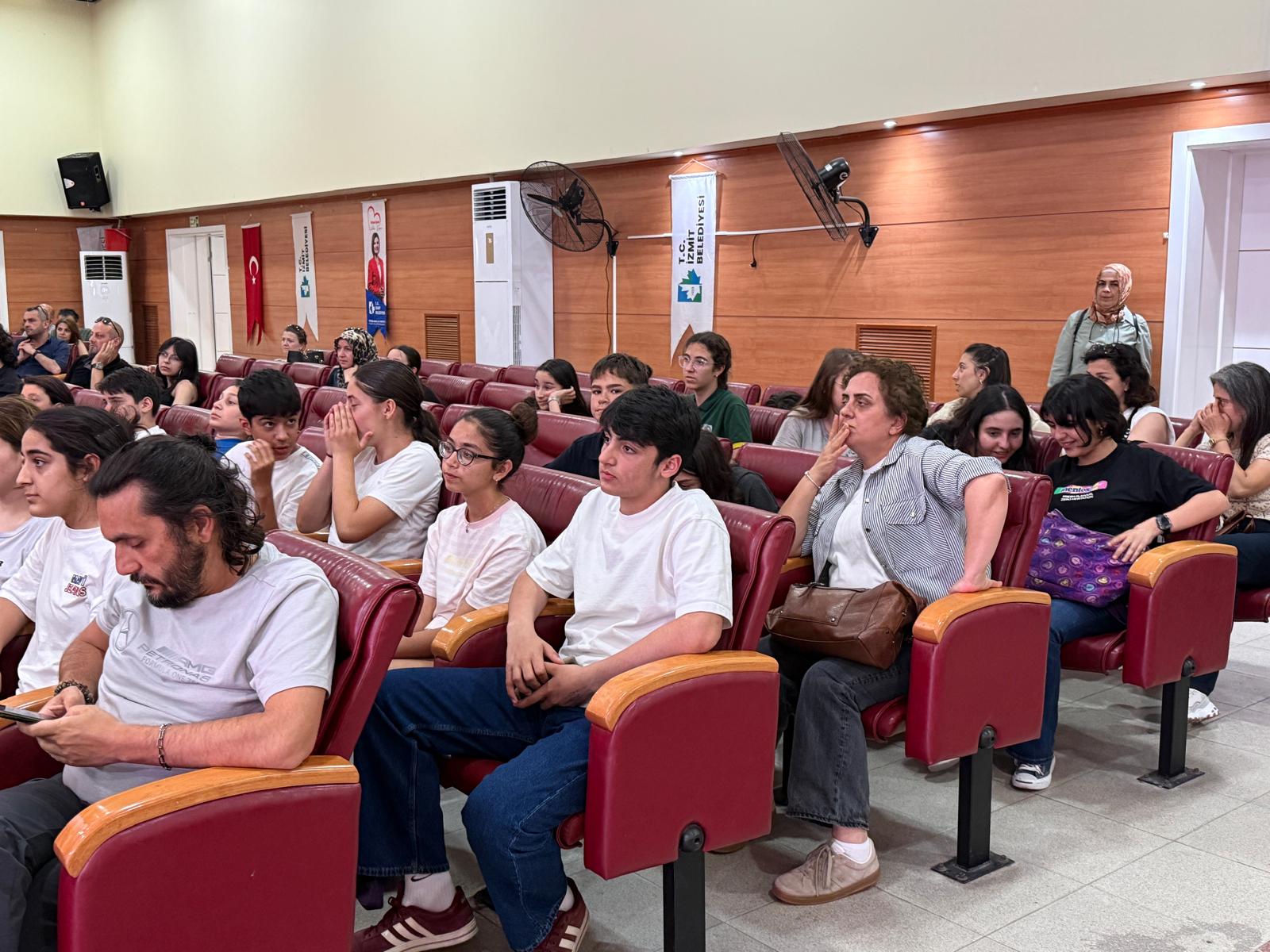 Izmit'te gençlere Üretken Yapay Zeka semineri (8)