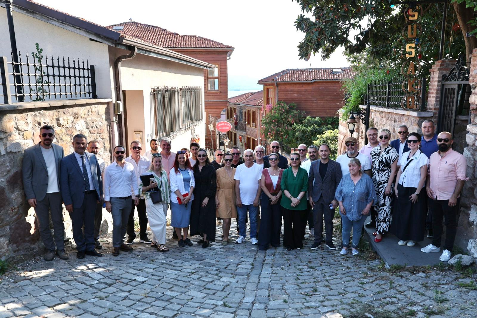 Kapanca Sokak'ta büyük festival heyecani basliyor (4) Kapanca Sokak'ta büyük festival heyecani basliyor (4)