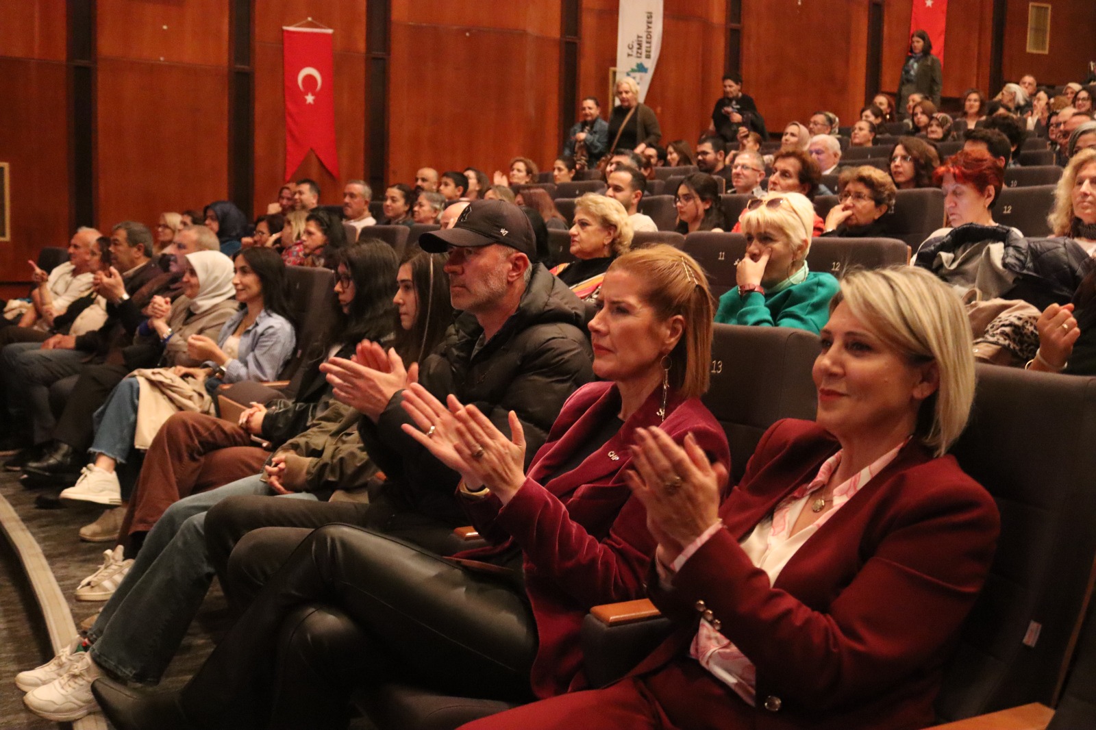 Türk halk müzigi ezgileri Izmit'te yankilandi (4)