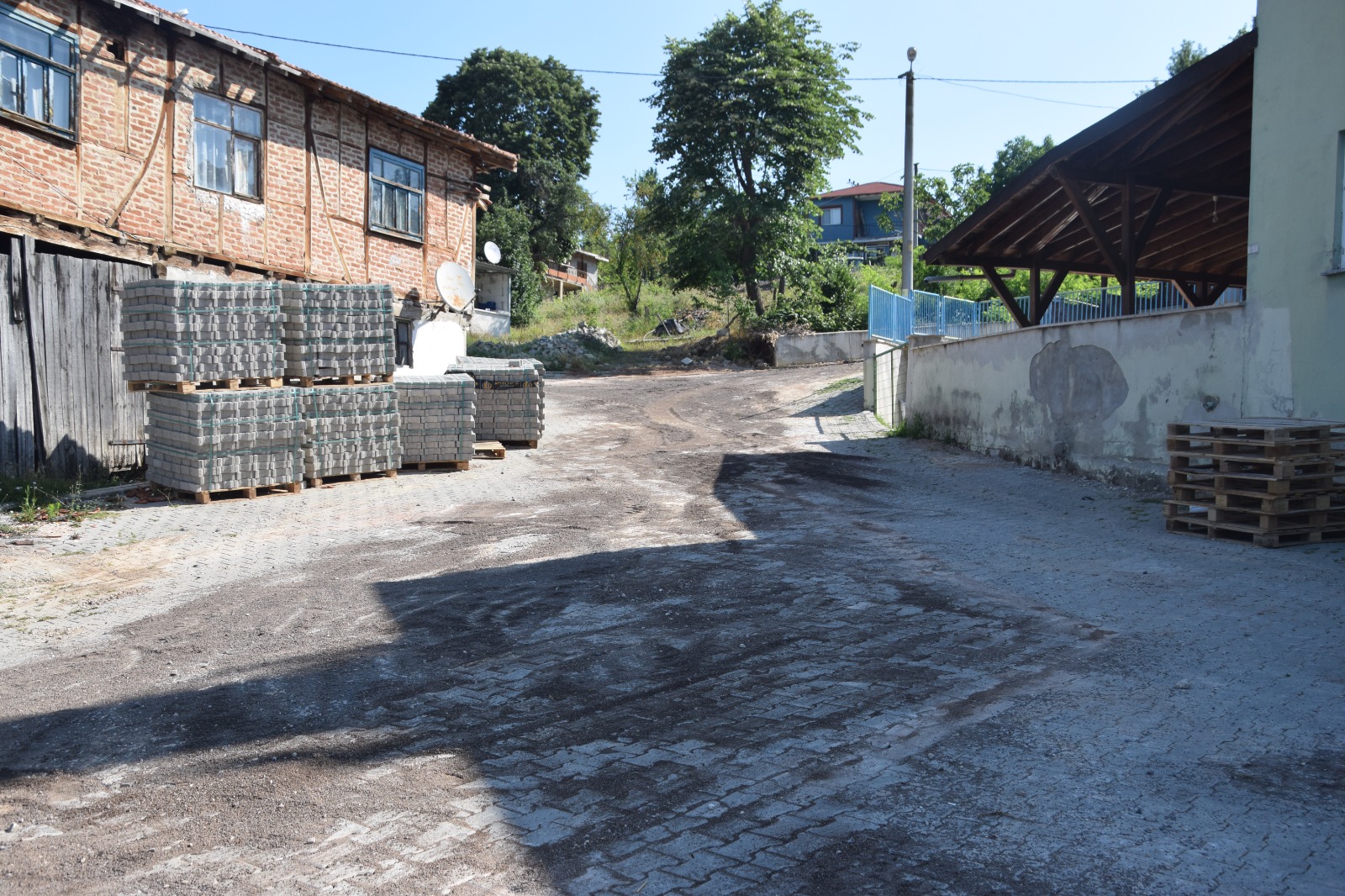 Ambarci Mahallesi'nde parke yol onarimi tamamlandi (5) Ambarci Mahallesi'nde parke yol onarimi tamamlandi (5)