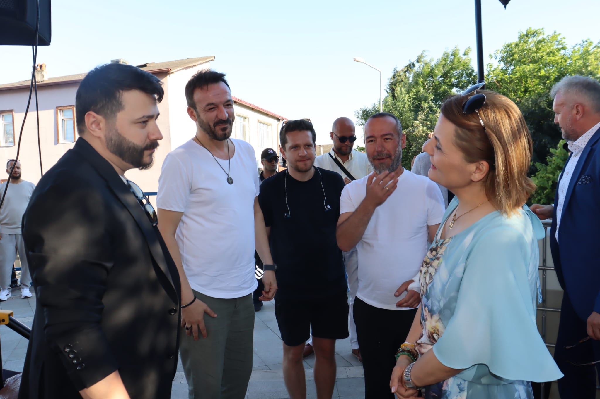 Baskan Hürriyet Kafadar Müzik Grubu üyeleriyle bir arada (2)