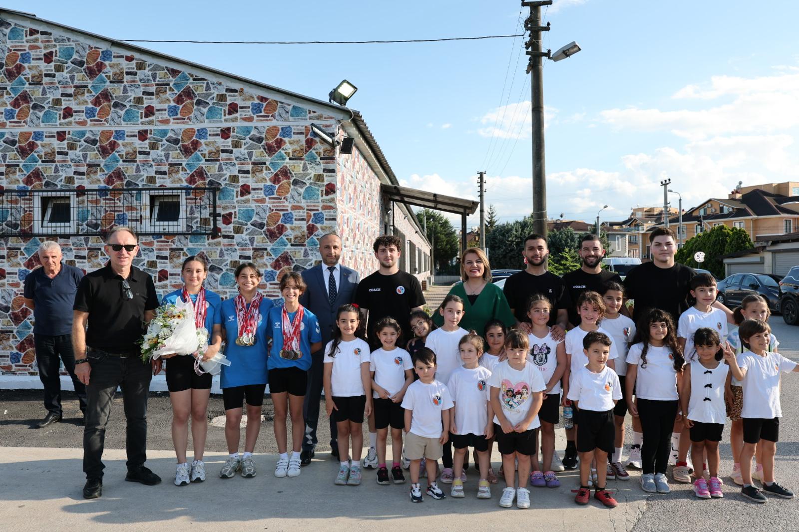 IZMIT BELEDIYESINDEN HIZMET ATAGI YAHYA KAPTAN KÜTÜPHANESI AÇILDI (2)