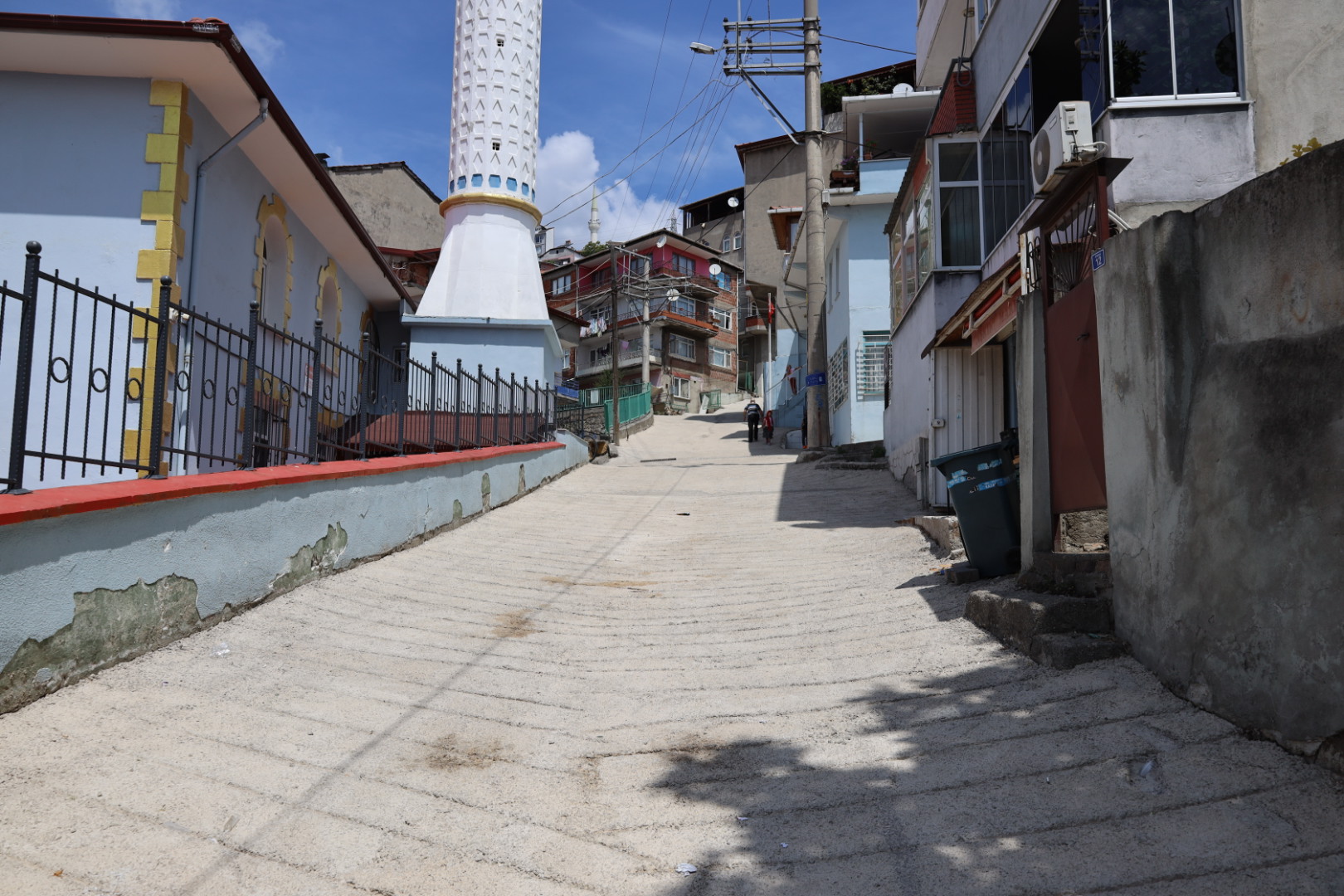 Izmit Belediyesi, Kanlibag Sokak'ta beton yolu bastan sona yeniledi (1) Izmit Belediyesi, Kanlibag Sokak'ta beton yolu bastan sona yeniledi (1)