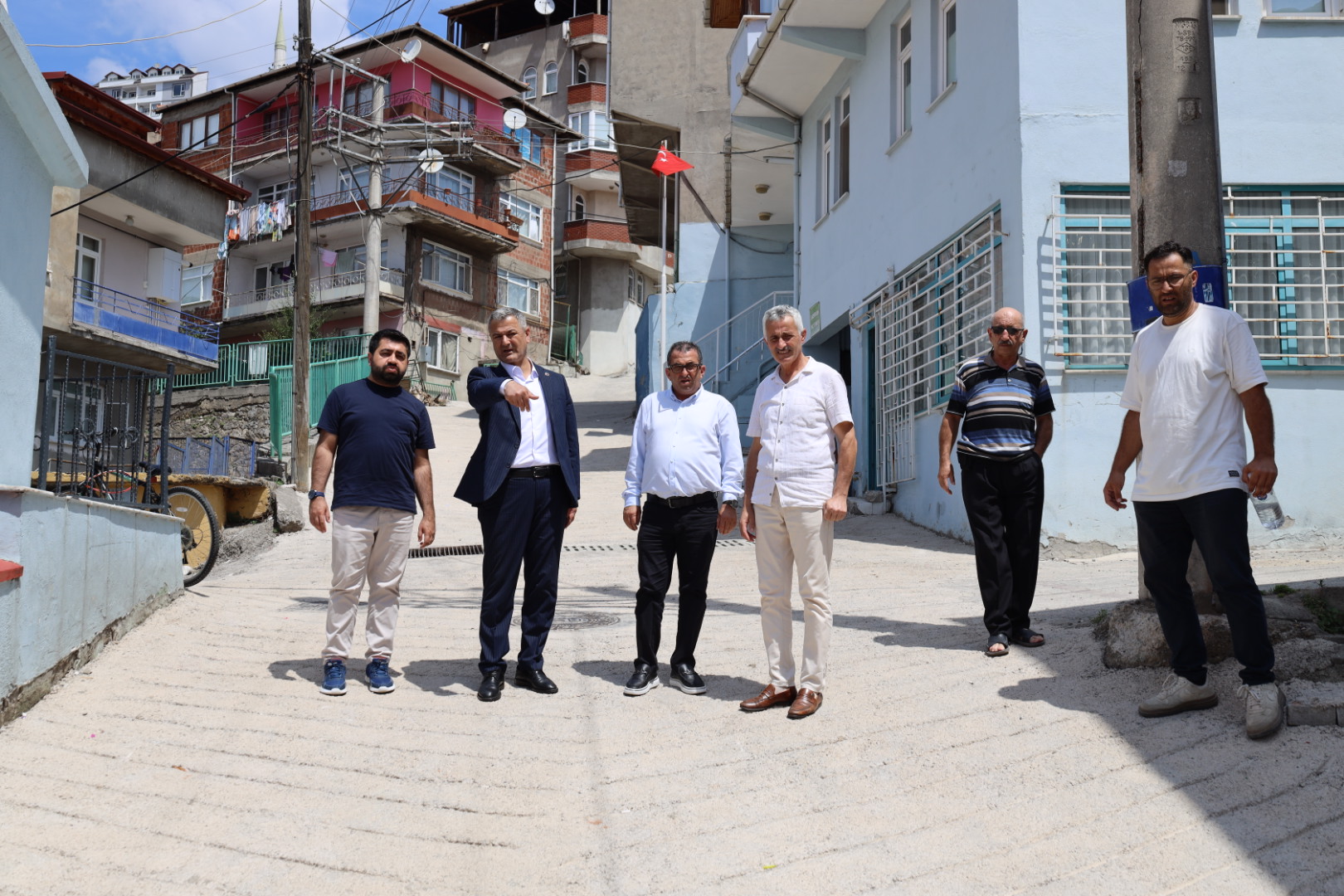 Izmit Belediyesi, Kanlibag Sokak'ta beton yolu bastan sona yeniledi (4) Izmit Belediyesi, Kanlibag Sokak'ta beton yolu bastan sona yeniledi (4)