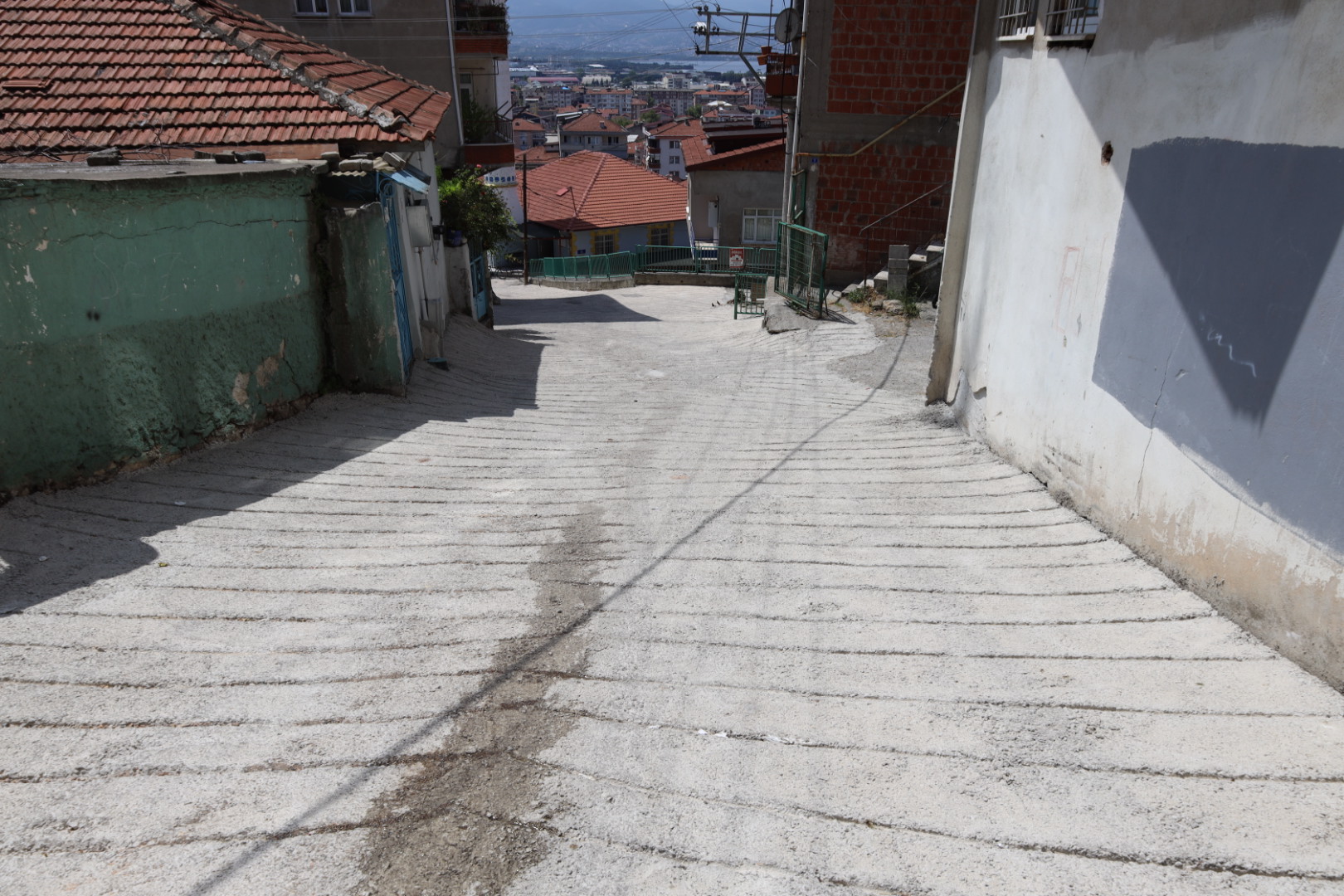 Izmit Belediyesi, Kanlibag Sokak'ta beton yolu bastan sona yeniledi (5) Izmit Belediyesi, Kanlibag Sokak'ta beton yolu bastan sona yeniledi (5)