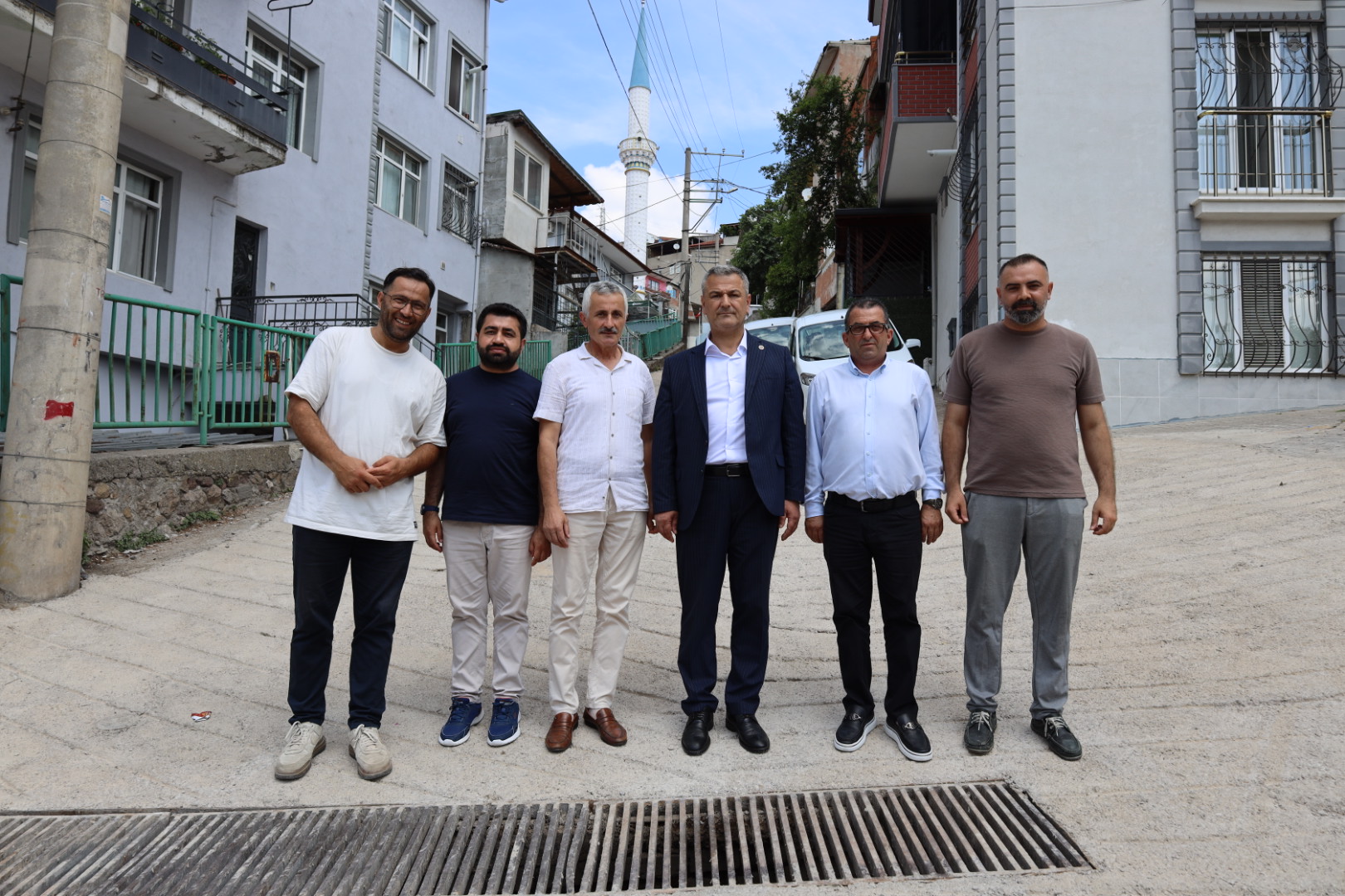 Izmit Belediyesi, Kanlibag Sokak'ta beton yolu bastan sona yeniledi (7) Izmit Belediyesi, Kanlibag Sokak'ta beton yolu bastan sona yeniledi (7)