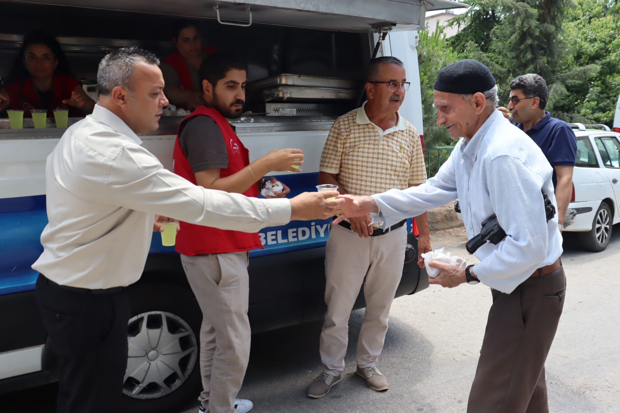 Izmit Belediyesi, Necatibey Camiinde cemaat ile bulustu (2)