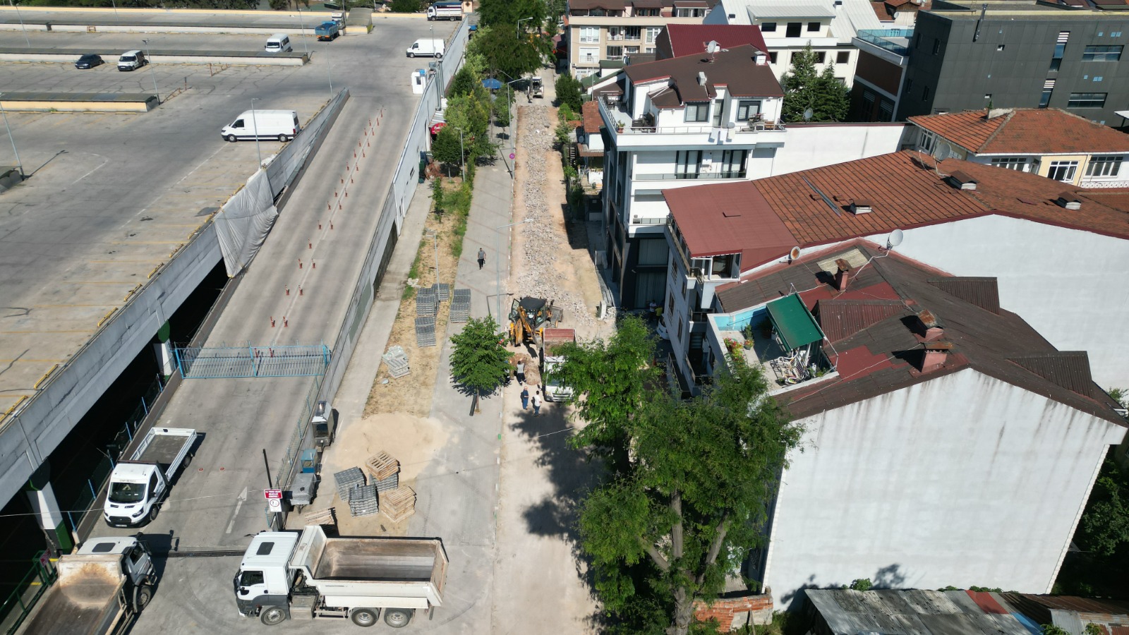 Izmit Belediyesi Pasa'da 5 ayri noktada yol ve kaldirimlari yeniliyor (1) Izmit Belediyesi Pasa'da 5 ayri noktada yol ve kaldirimlari yeniliyor (1)