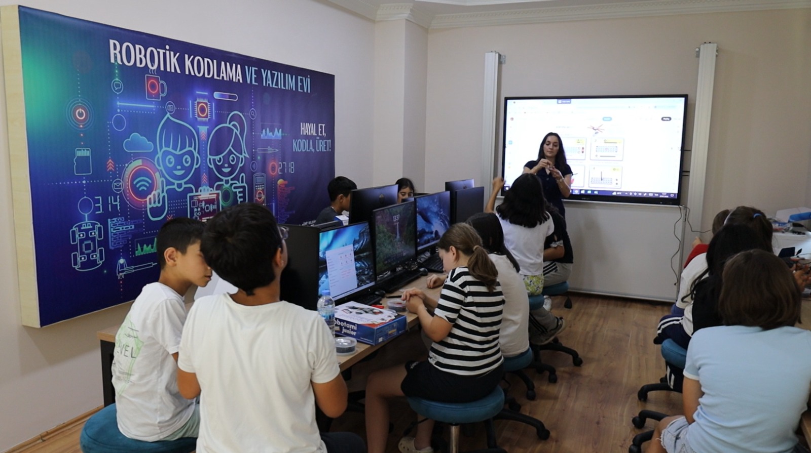 İzmit Belediyesi Robotik Kodlama ve Yazılım Evi’nde eğitimler başladı (6) İzmit Belediyesi Robotik Kodlama ve Yazılım Evi’nde eğitimler başladı (6)