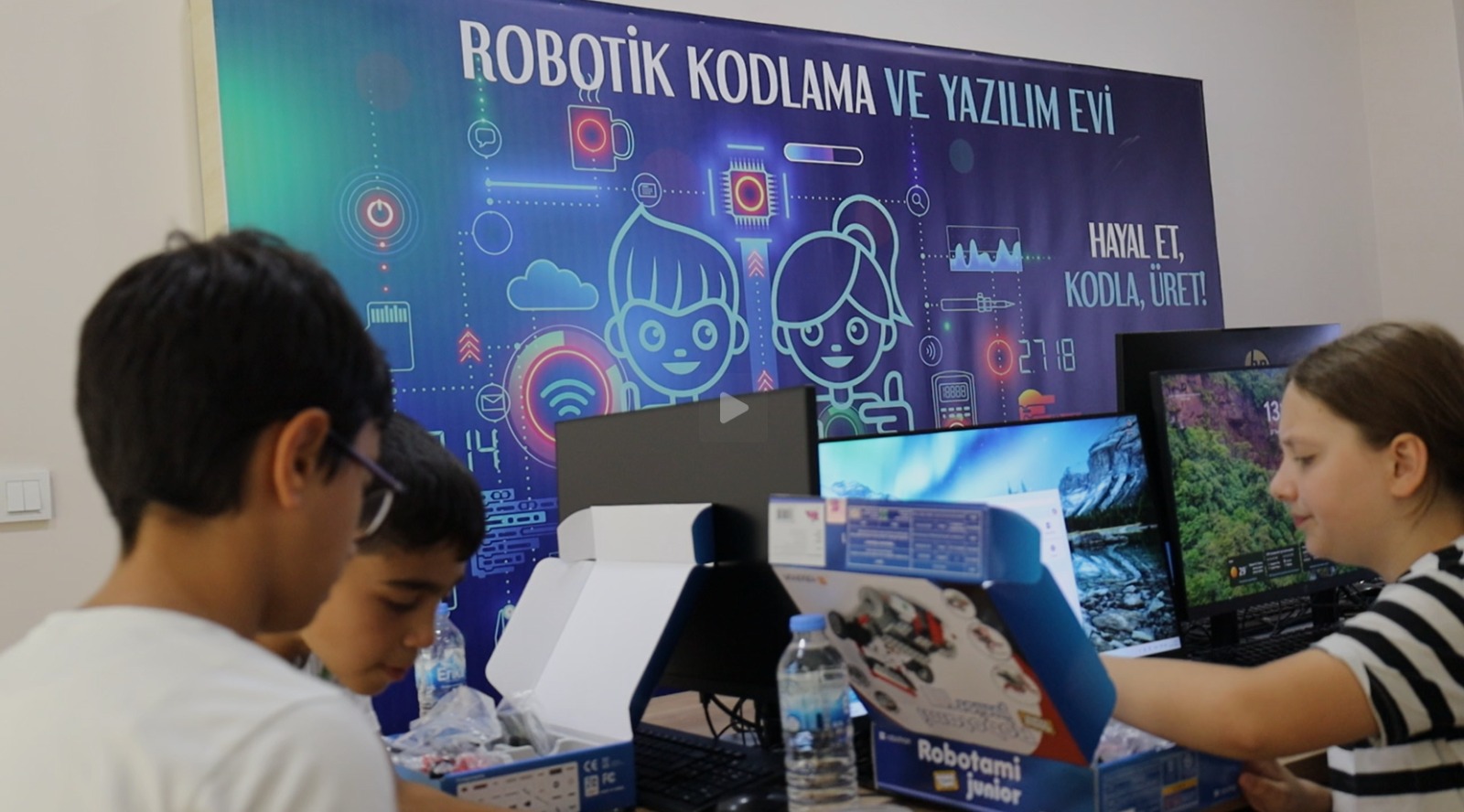 İzmit Belediyesi Robotik Kodlama ve Yazılım Evi’nde eğitimler başladı (8) İzmit Belediyesi Robotik Kodlama ve Yazılım Evi’nde eğitimler başladı (8)