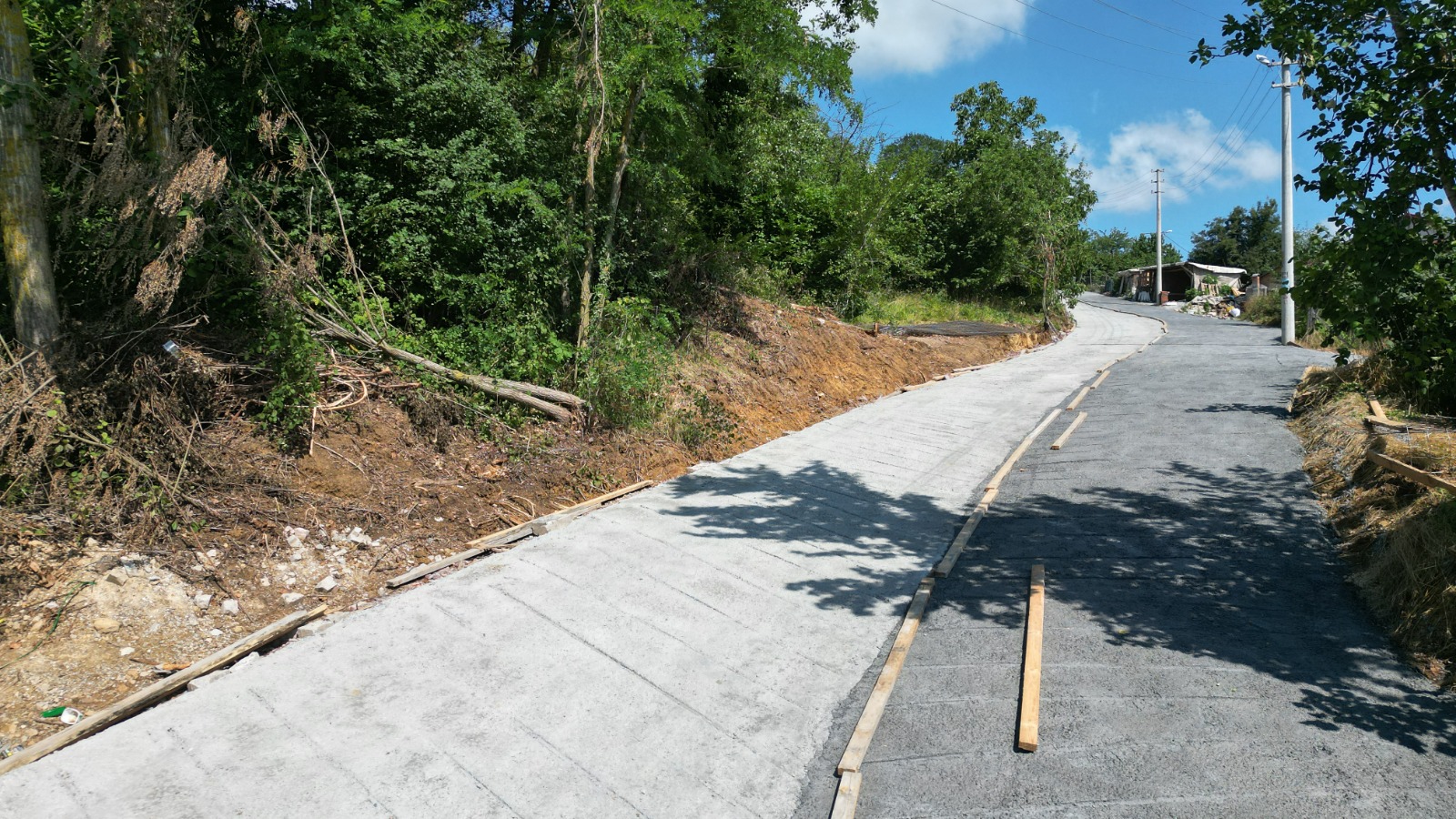 Izmit Belediyesinden Akmese'ye dayanikli beton yol (6) Izmit Belediyesinden Akmese'ye dayanikli beton yol (6)