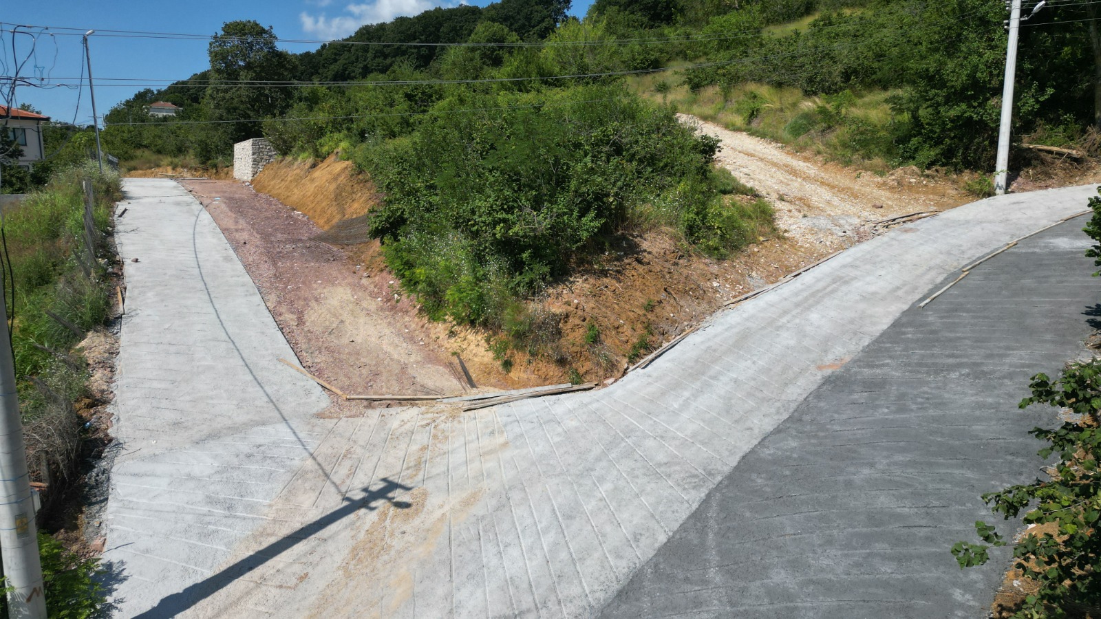 Izmit Belediyesinden Akmese'ye dayanikli beton yol (8) Izmit Belediyesinden Akmese'ye dayanikli beton yol (8)