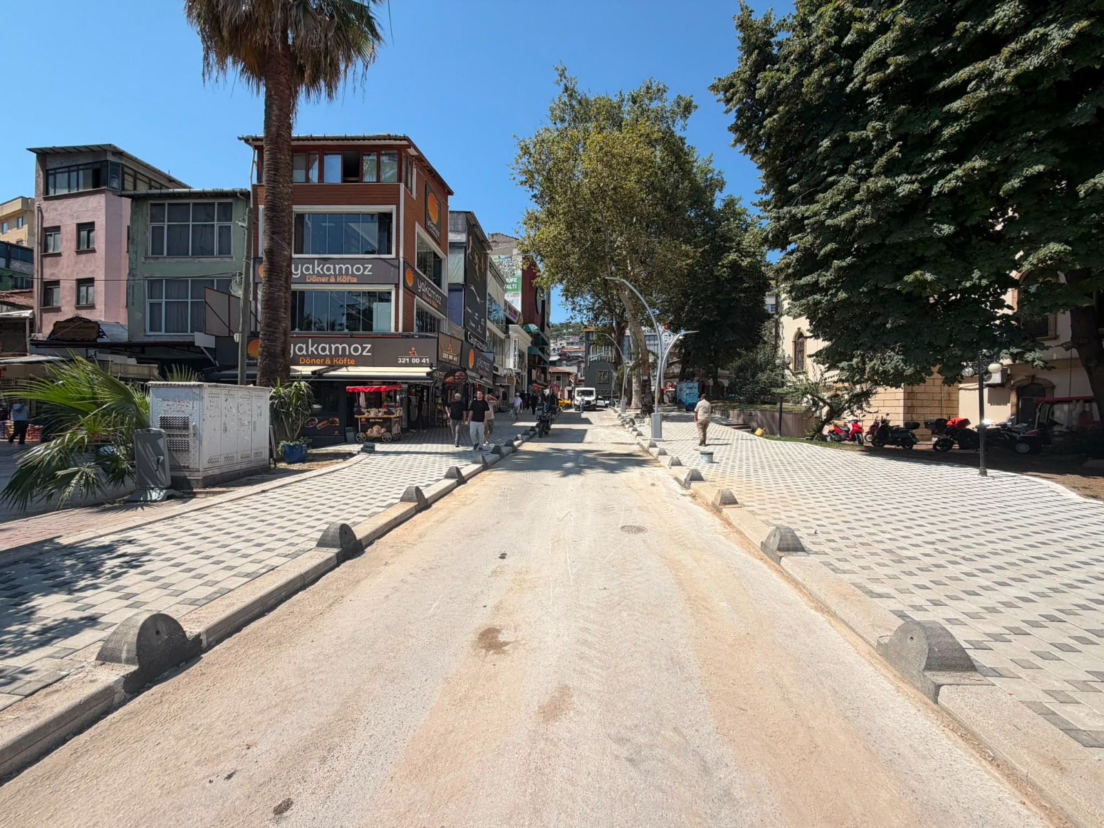 Izmit Belediyesinden Cevdet Hoca Caddesine modern kaldirim ve aydinlatma (5) Izmit Belediyesinden Cevdet Hoca Caddesine modern kaldirim ve aydinlatma (5)