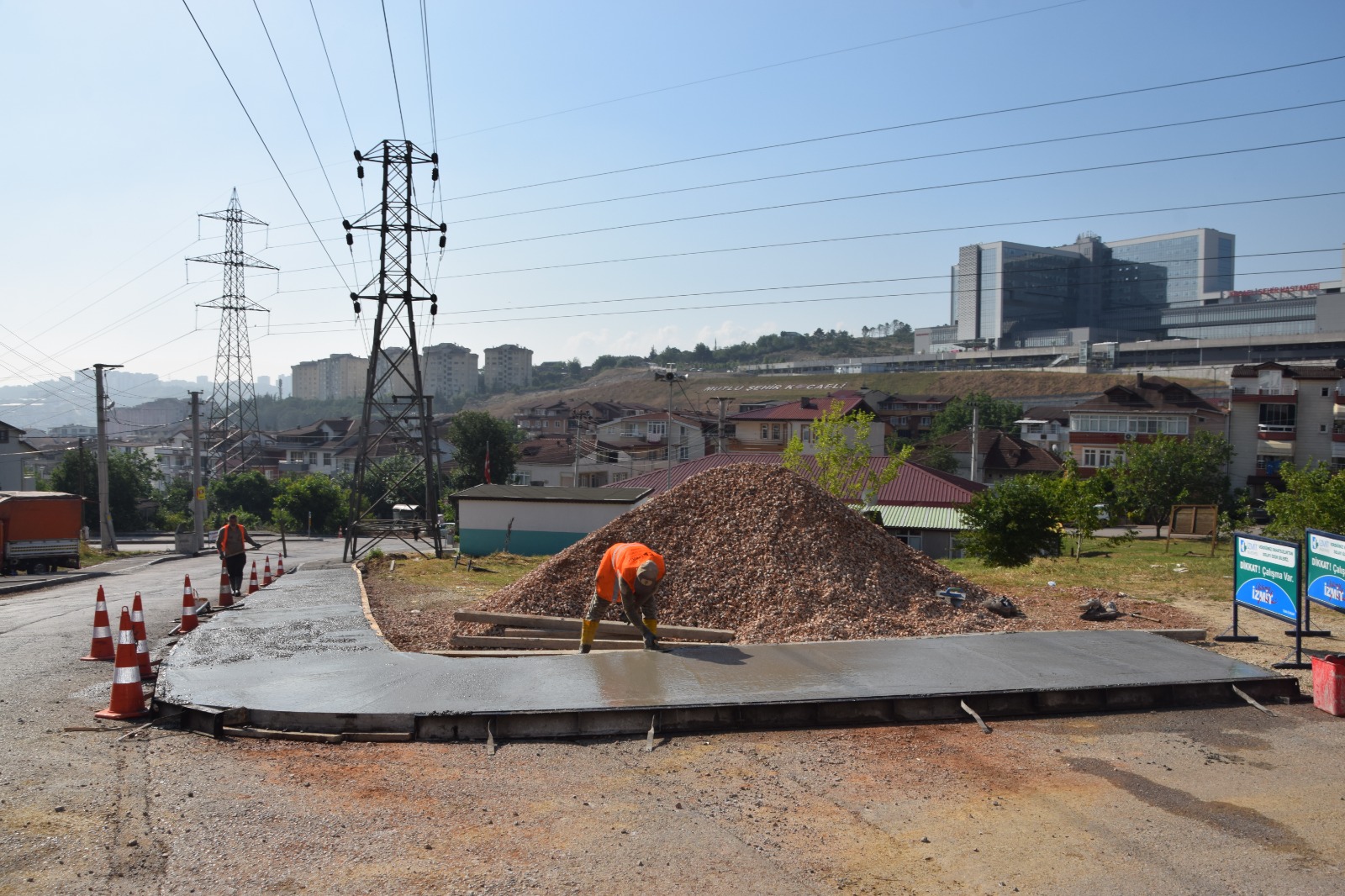 Izmit Belediyesinden Gündogdu'ya yeni beton kaldirim (11) Izmit Belediyesinden Gündogdu'ya yeni beton kaldirim (11)