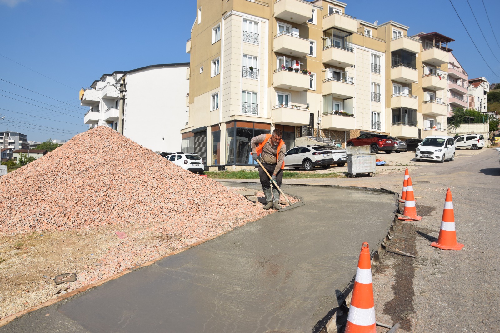 Izmit Belediyesinden Gündogdu'ya yeni beton kaldirim (13) Izmit Belediyesinden Gündogdu'ya yeni beton kaldirim (13)