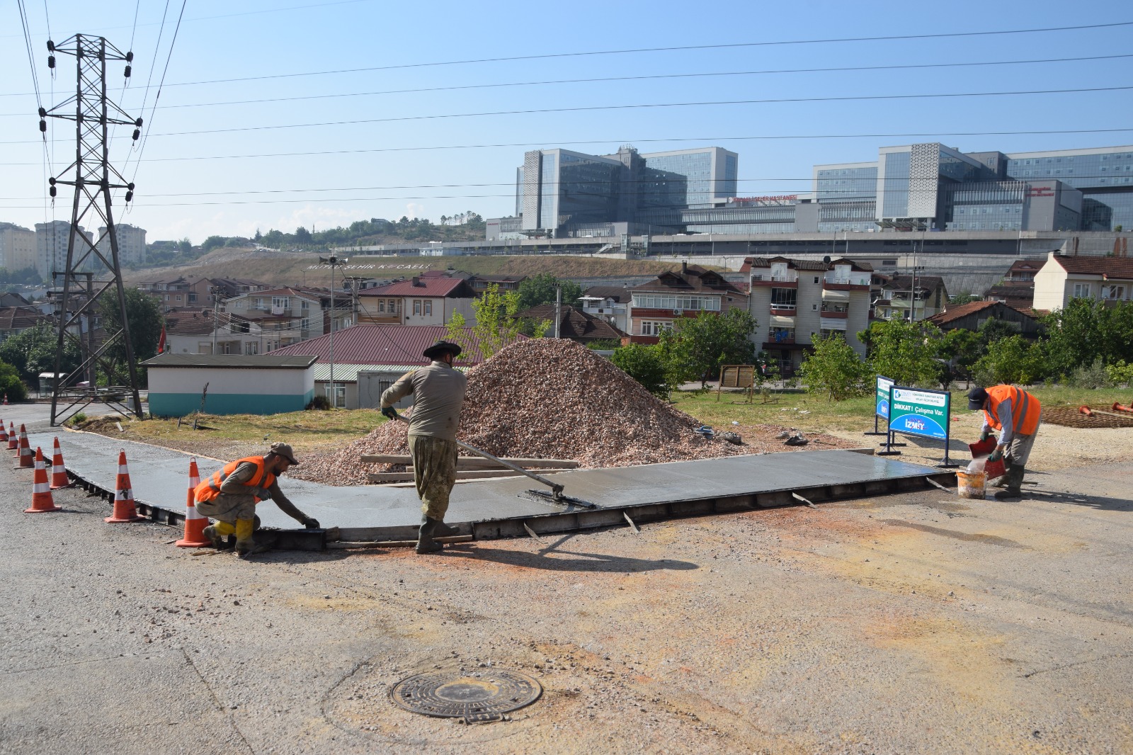 Izmit Belediyesinden Gündogdu'ya yeni beton kaldirim (18) Izmit Belediyesinden Gündogdu'ya yeni beton kaldirim (18)