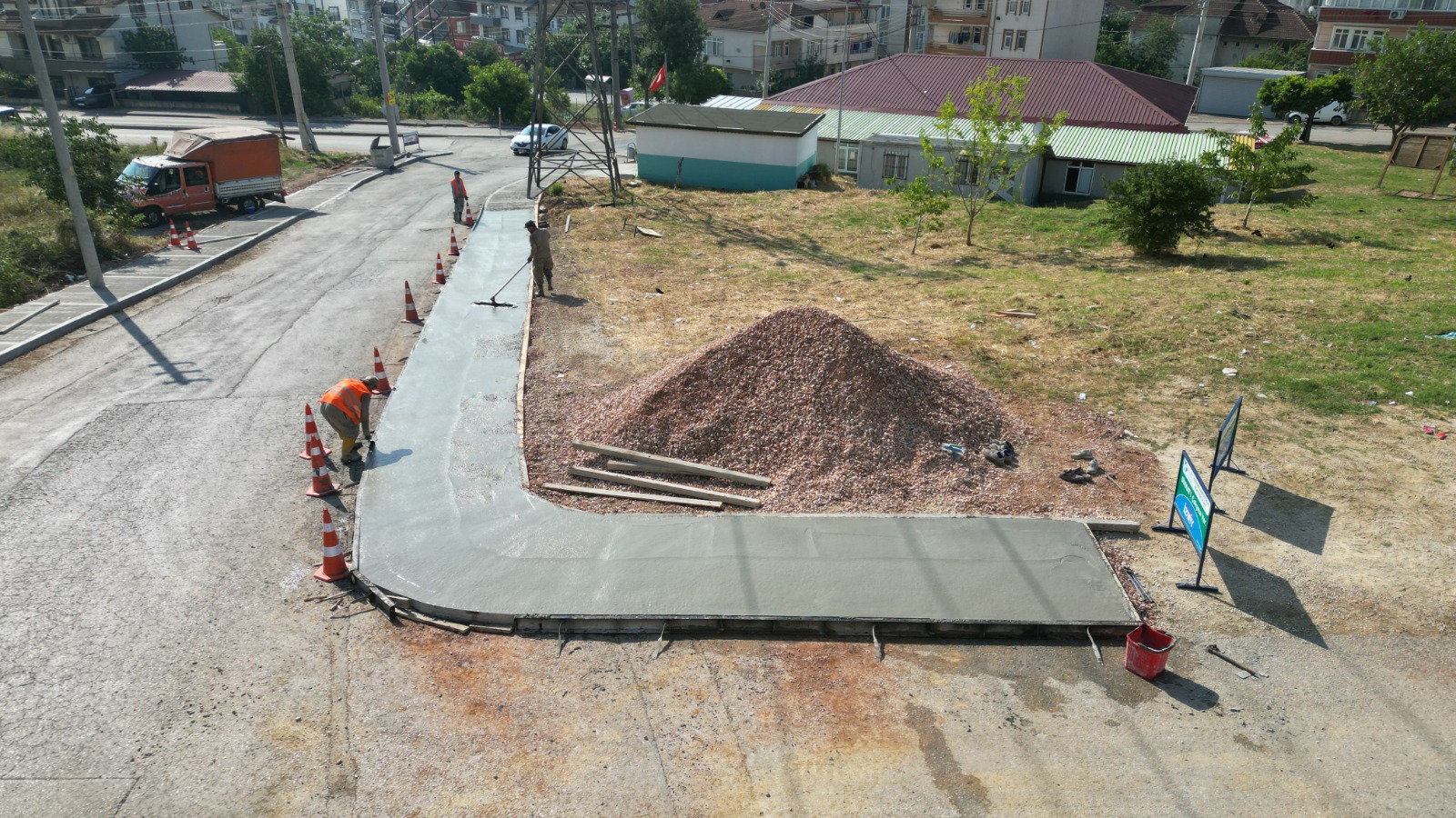 Izmit Belediyesinden Gündogdu'ya yeni beton kaldirim (5) Izmit Belediyesinden Gündogdu'ya yeni beton kaldirim (5)
