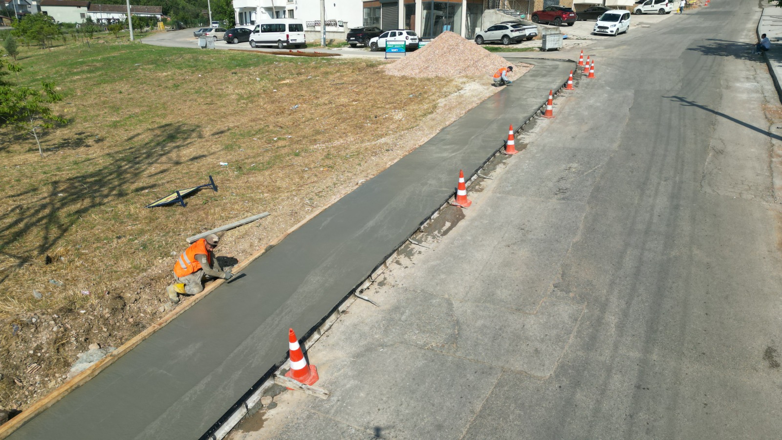 Izmit Belediyesinden Gündogdu'ya yeni beton kaldirim (7) Izmit Belediyesinden Gündogdu'ya yeni beton kaldirim (7)