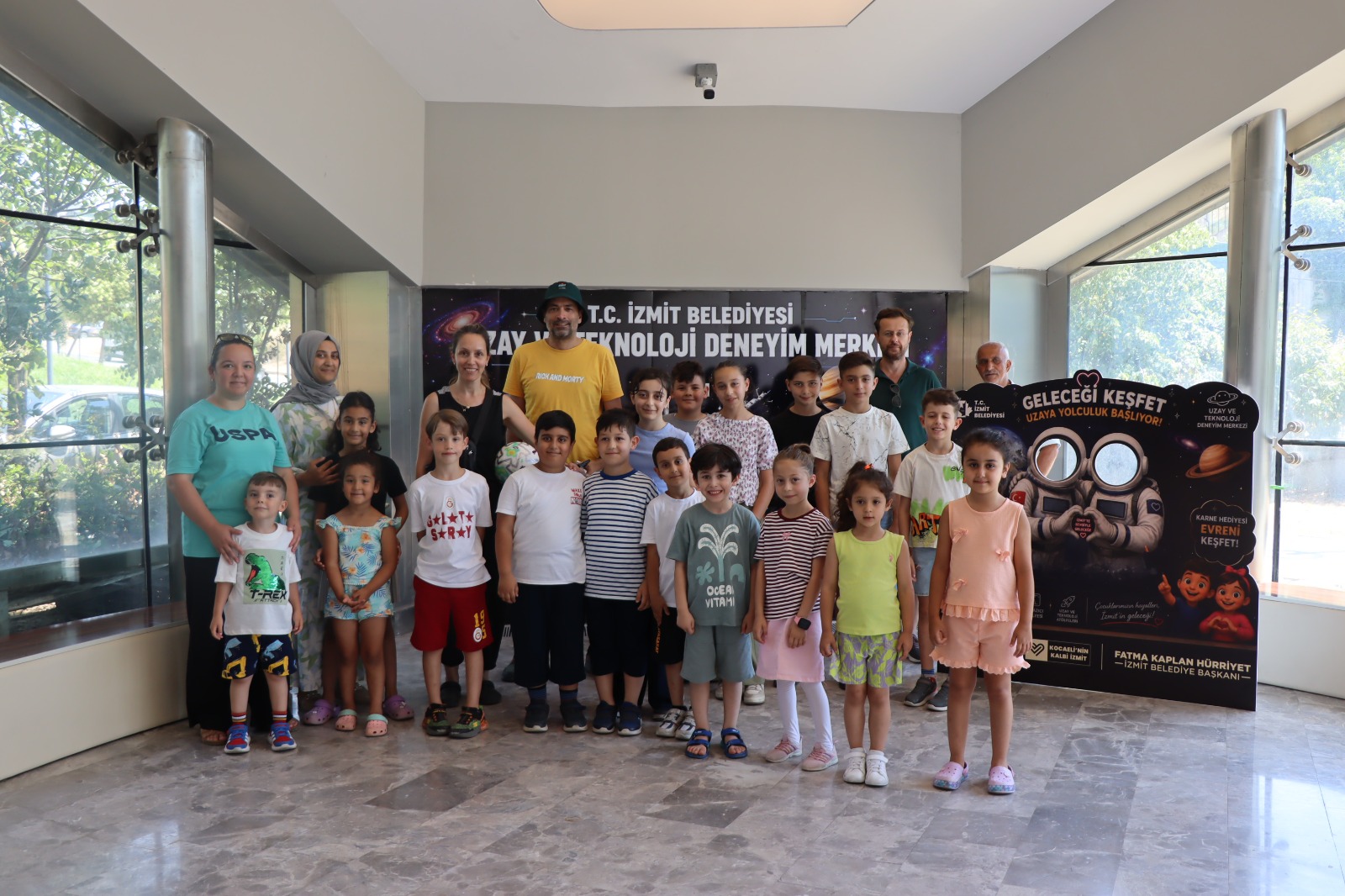 Izmit Uzay ve Teknoloji Deneyim Merkezi'nde hafta sonuna ek seans (4) Izmit Uzay ve Teknoloji Deneyim Merkezi'nde hafta sonuna ek seans (4)