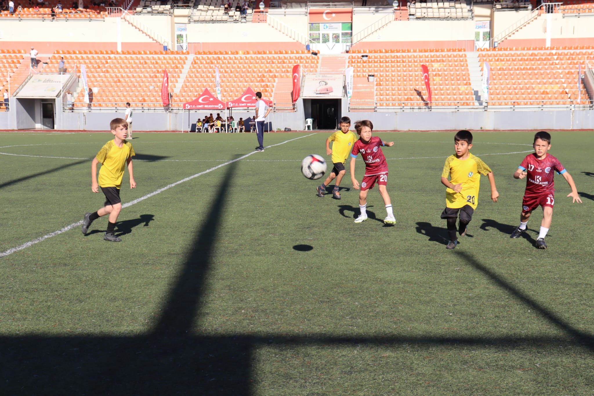 Izmit'in kurtulus coskusu futbol senligiyle taçlandi (10)