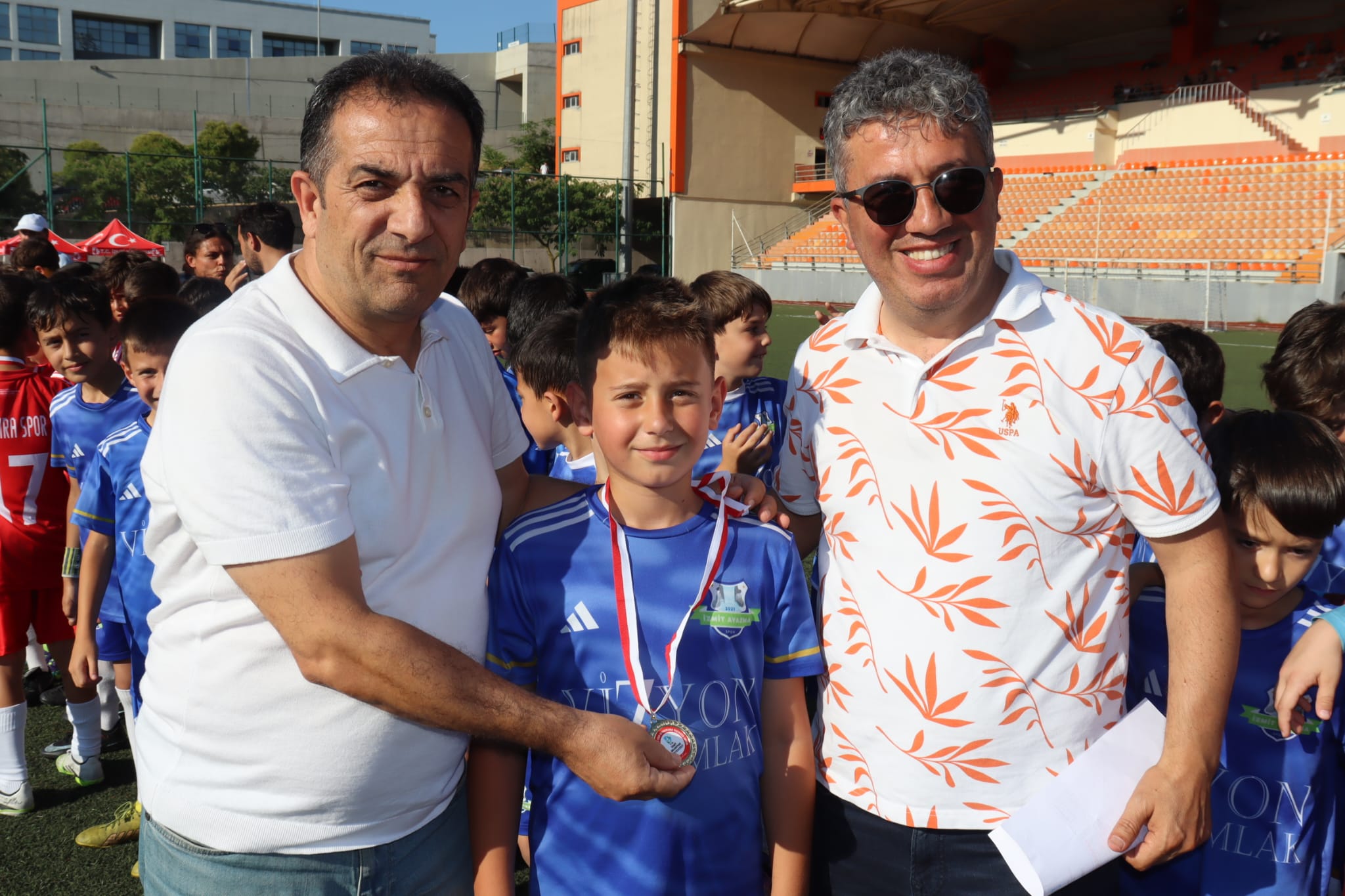 Izmit'in kurtulus coskusu futbol senligiyle taçlandi (12)