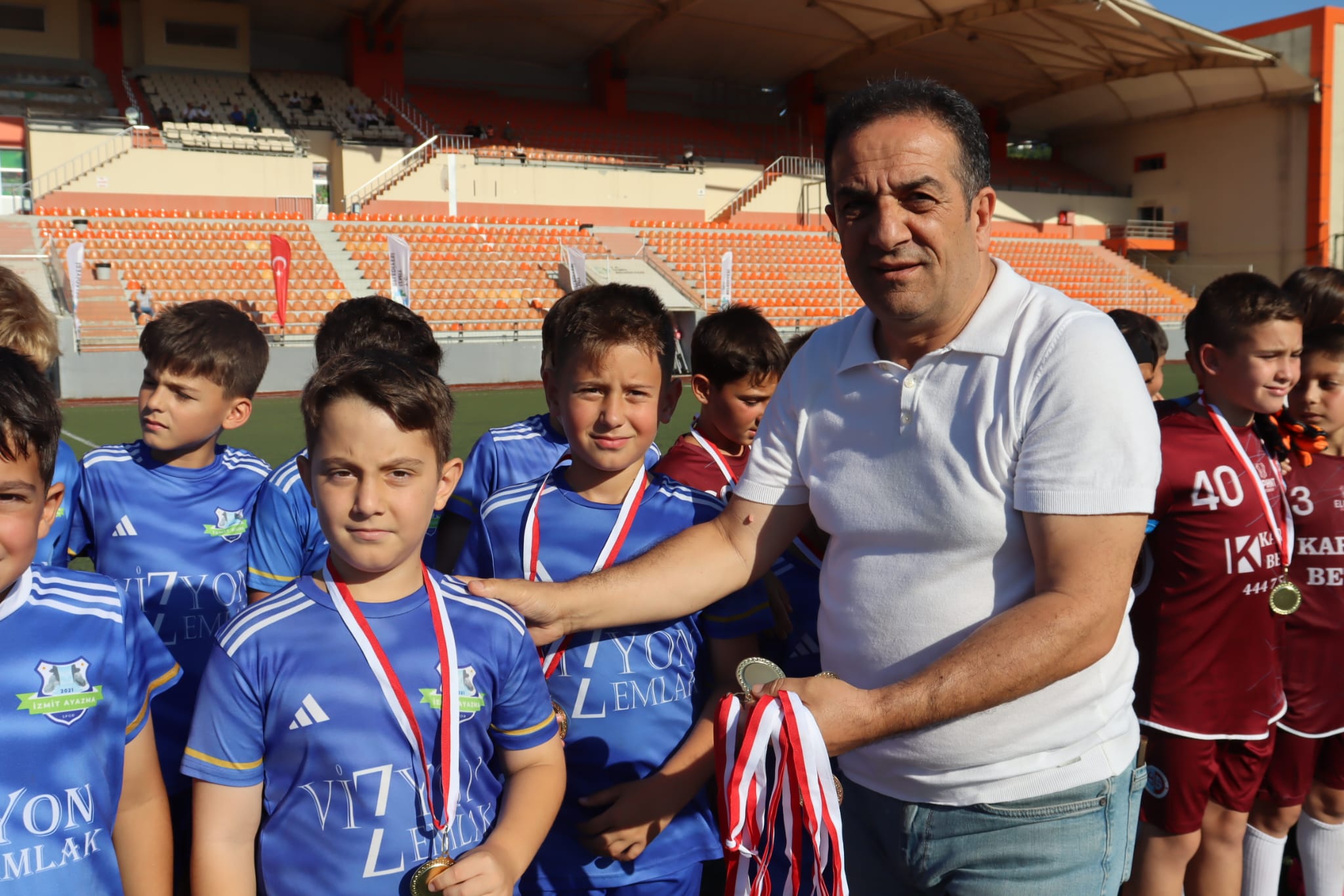 Izmit'in kurtulus coskusu futbol senligiyle taçlandi (7)