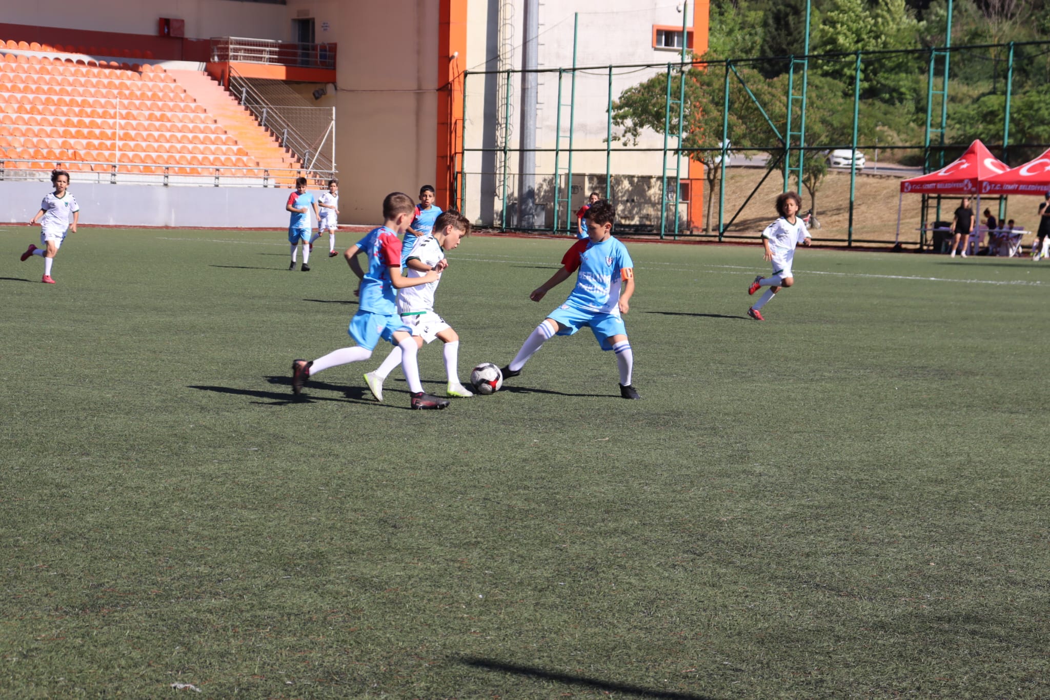 Izmit'in kurtulus coskusu futbol senligiyle taçlandi (9)