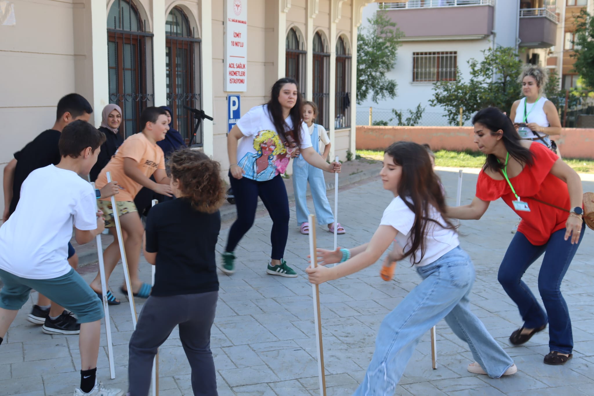 Izmit'in mahallelerinde geleneksel oyun coskusu devam ediyor (4) Izmit'in mahallelerinde geleneksel oyun coskusu devam ediyor (4)