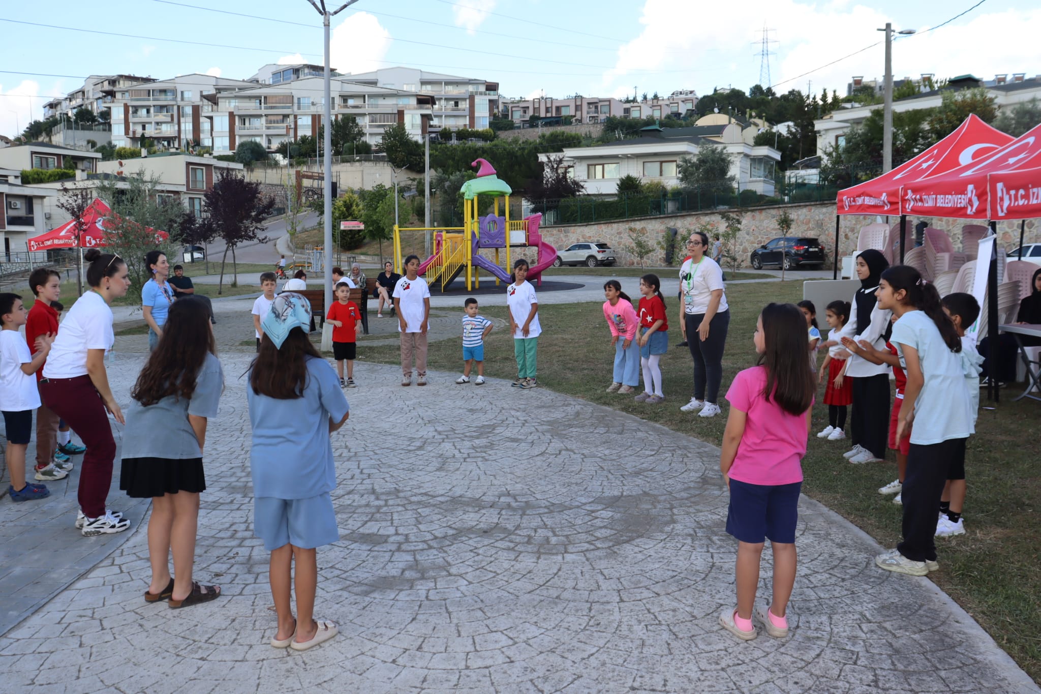 Izmit'in mahallelerinde geleneksel oyun coskusu devam ediyor (9) Izmit'in mahallelerinde geleneksel oyun coskusu devam ediyor (9)