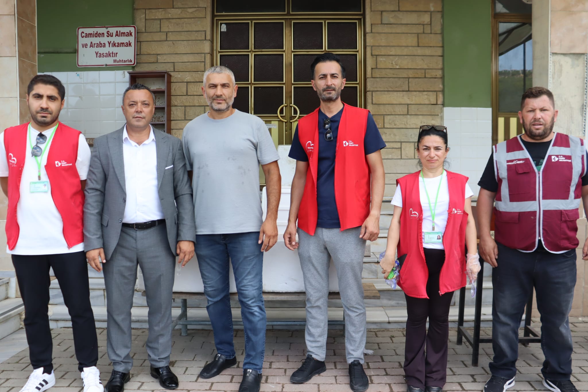 Izmitte Cuma çikisi vatandaslara asure ikrami yapildi (4)