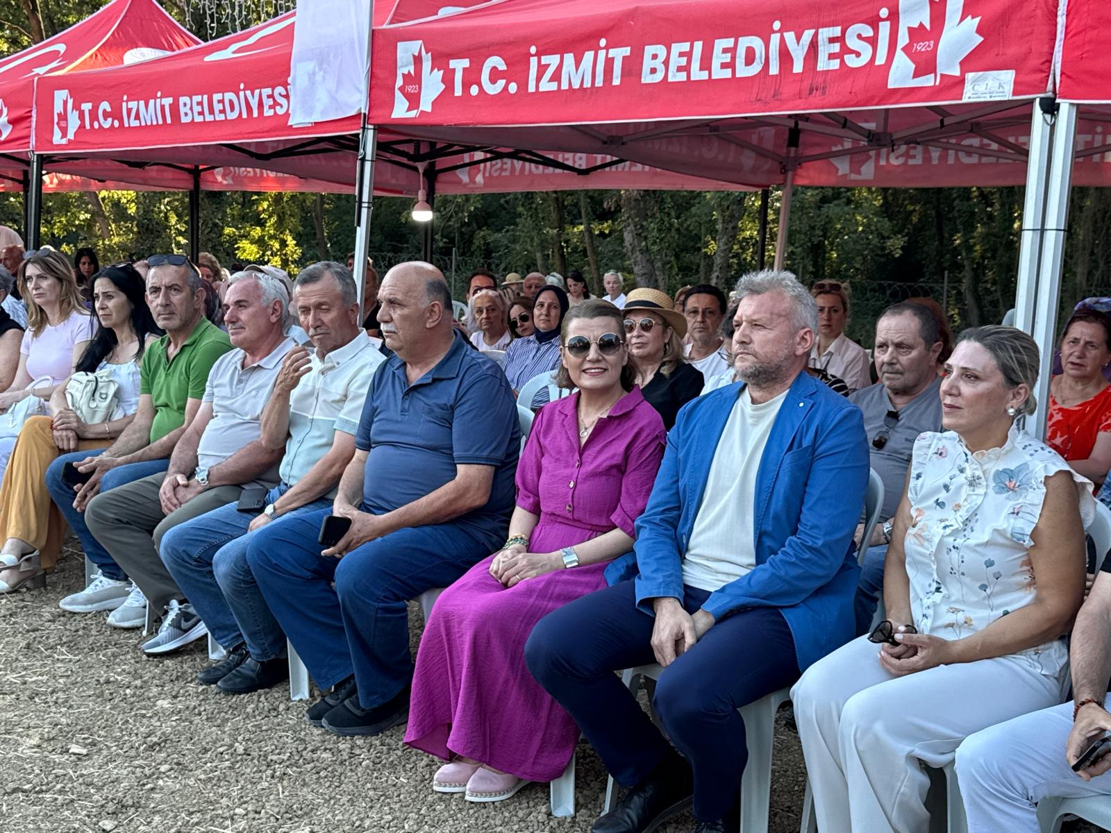 Izmit'te Lavanta Senligi coskusu (23) Izmit'te Lavanta Senligi coskusu (23)