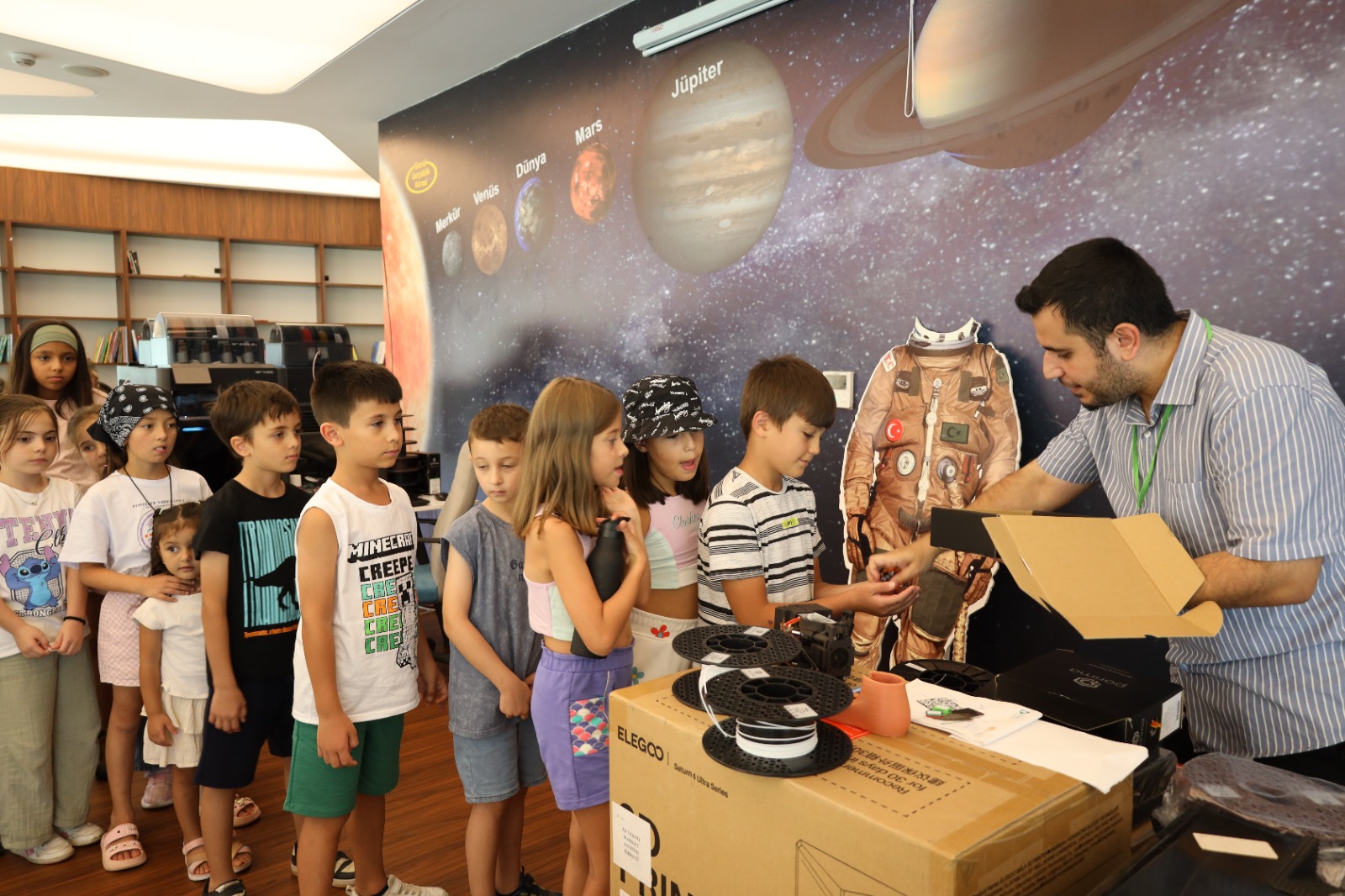 İzmit'te çocuklar yaz tatilini bilim ve teknolojiyle geçirdi (7) İzmit'te çocuklar yaz tatilini bilim ve teknolojiyle geçirdi (7)