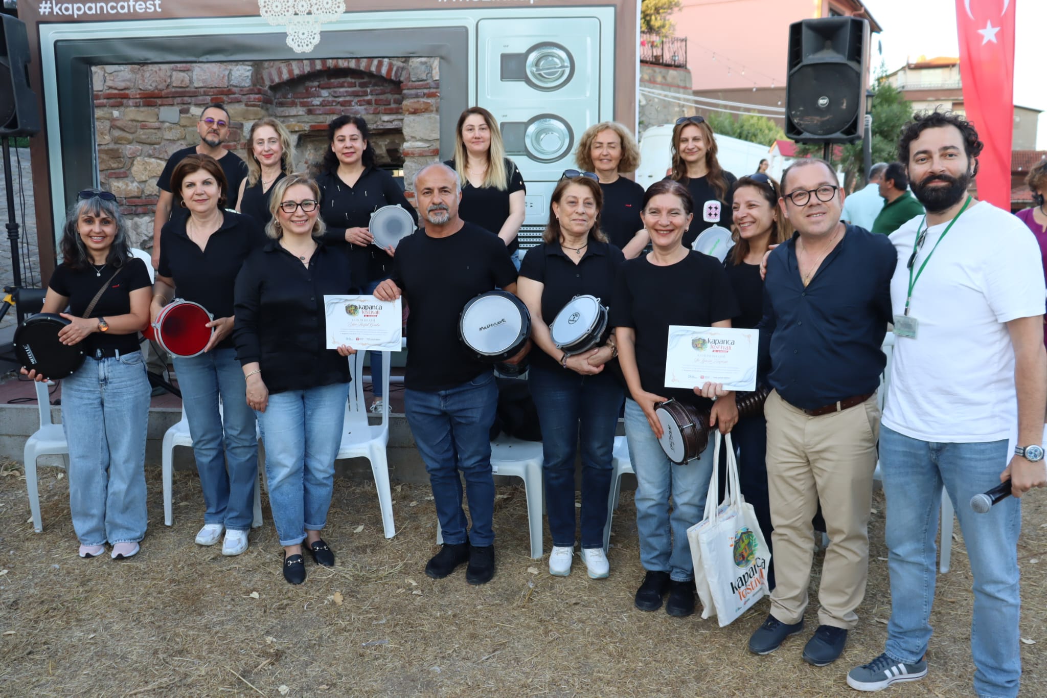 Kapanca Sokak Festivali’nde müzik coşkusu zirveye ulaştı 1 Kapanca Sokak Festivali’nde müzik coşkusu zirveye ulaştı 1