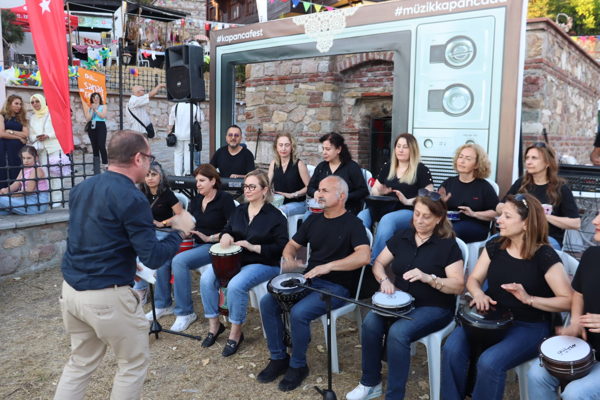 Kapanca Sokak Festivali’nde müzik coşkusu zirveye ulaştı 2 Kapanca Sokak Festivali’nde müzik coşkusu zirveye ulaştı 2
