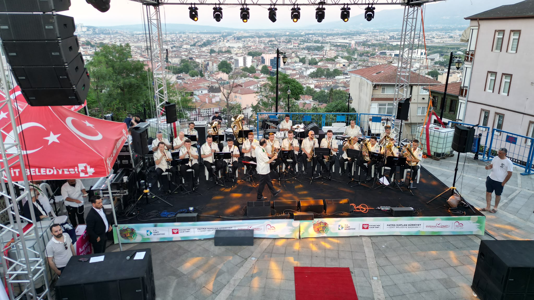 Kapanca'da ilk günün ritmi müzikle atti (2)