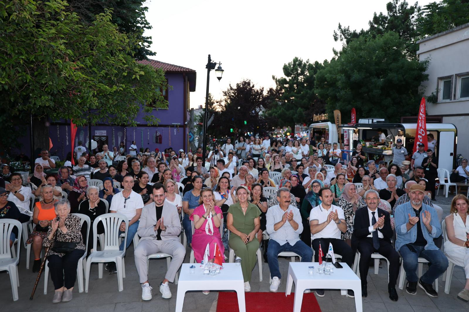 Konsere katilim oldukça yogundu (3)