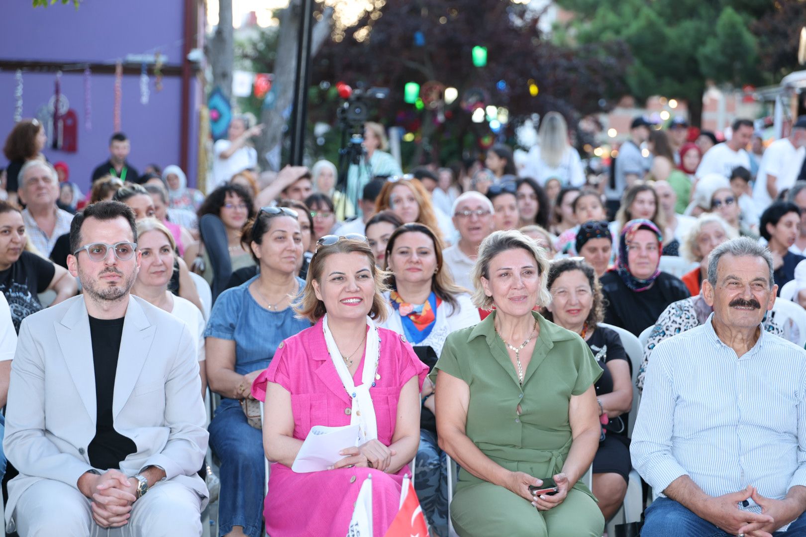 Konsere katilim oldukça yogundu (4)