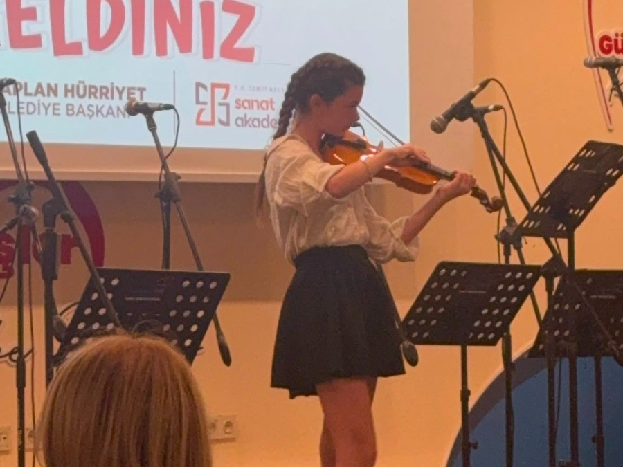 Azra Mira Ekşi Azra Mira Ekşi